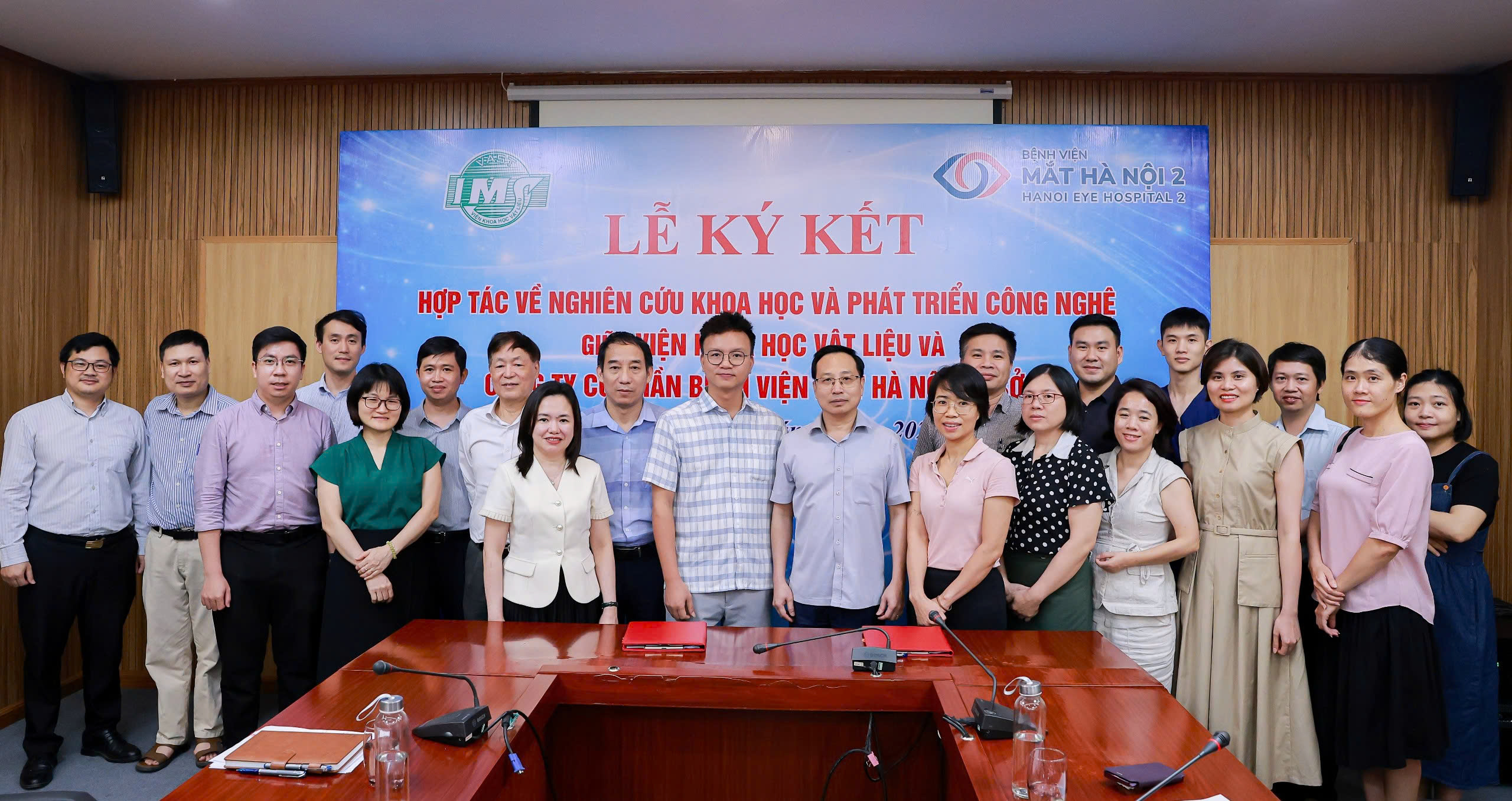 HỢP TÁC CHIẾN LƯỢC KẾT NỐI KHOA HỌC HÀN LÂM VÀ NHÃN KHOA LÂM SÀNG