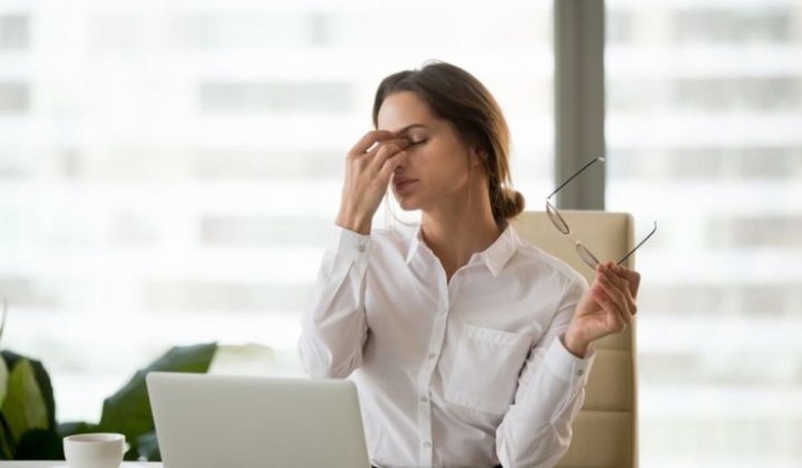 Nguyên nhân gây đau đầu, nhức mắt, buồn nôn là bệnh gì?