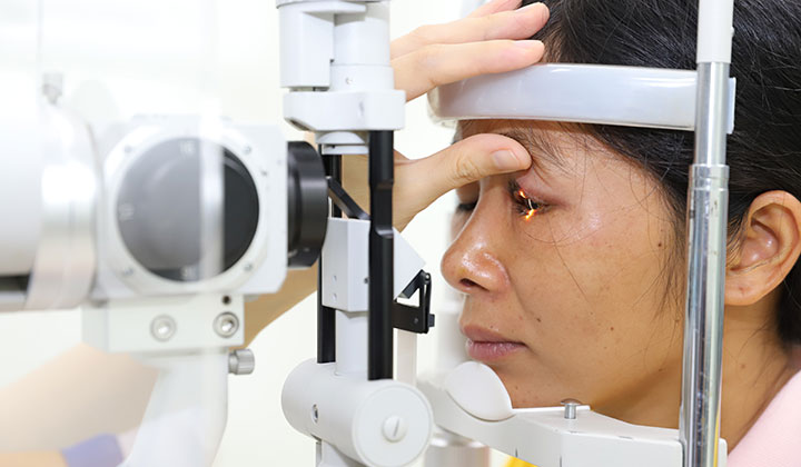 Quỹ Mắt Sáng 2023 hỗ trợ bệnh nhân bị hỏng mắt khi cắt cỏ
