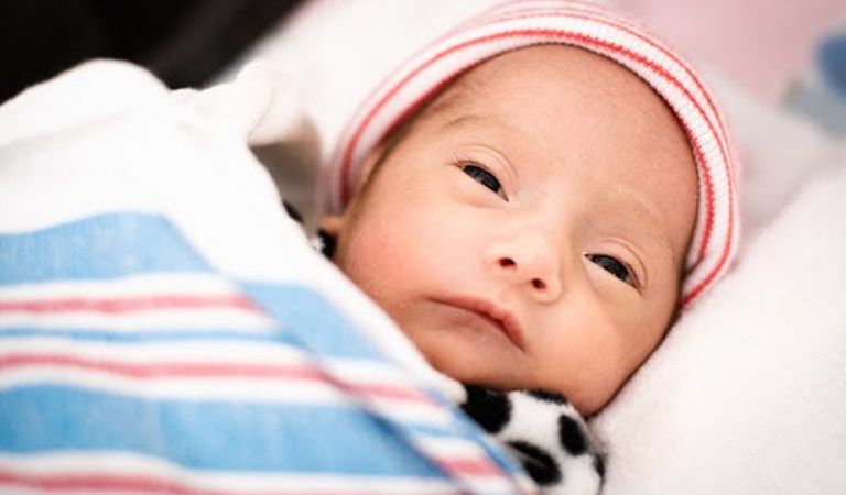 Bệnh ROP ở trẻ sinh non là gì?