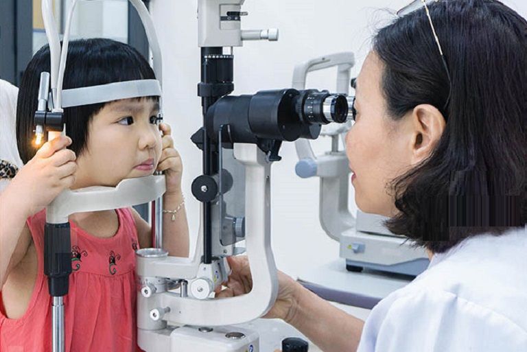 mổ mắt cận thị có được hưởng bảo hiểm không