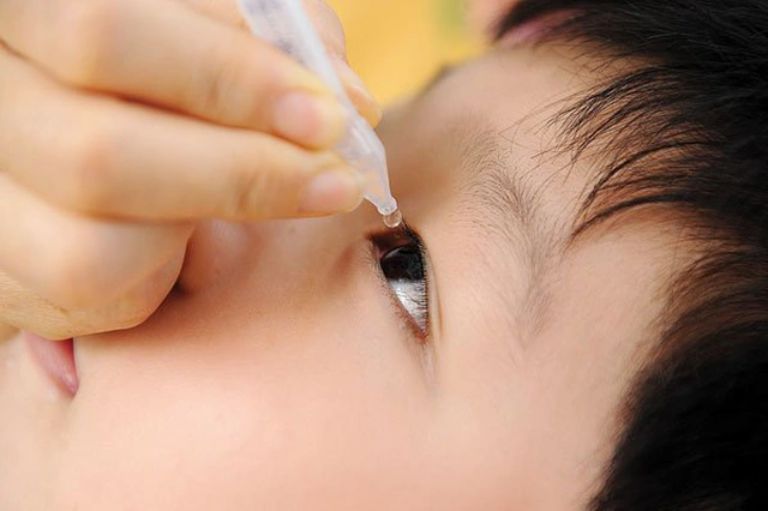 thuốc nhỏ mắt cho trẻ em dưới 1 tuổi