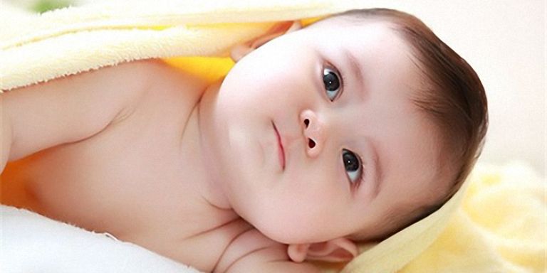 Mắt lác ở trẻ sơ sinh khi nào cần đi khám?