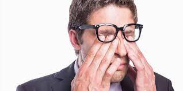 viêm mũi dị ứng làm tăng nguy cơ cận thị